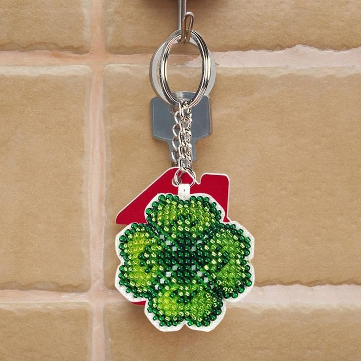 Bead Embroidery Keychain - Four leaf clover