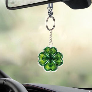 Bead Embroidery Keychain - Four leaf clover