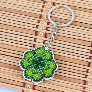 Bead Embroidery Keychain - Four leaf clover